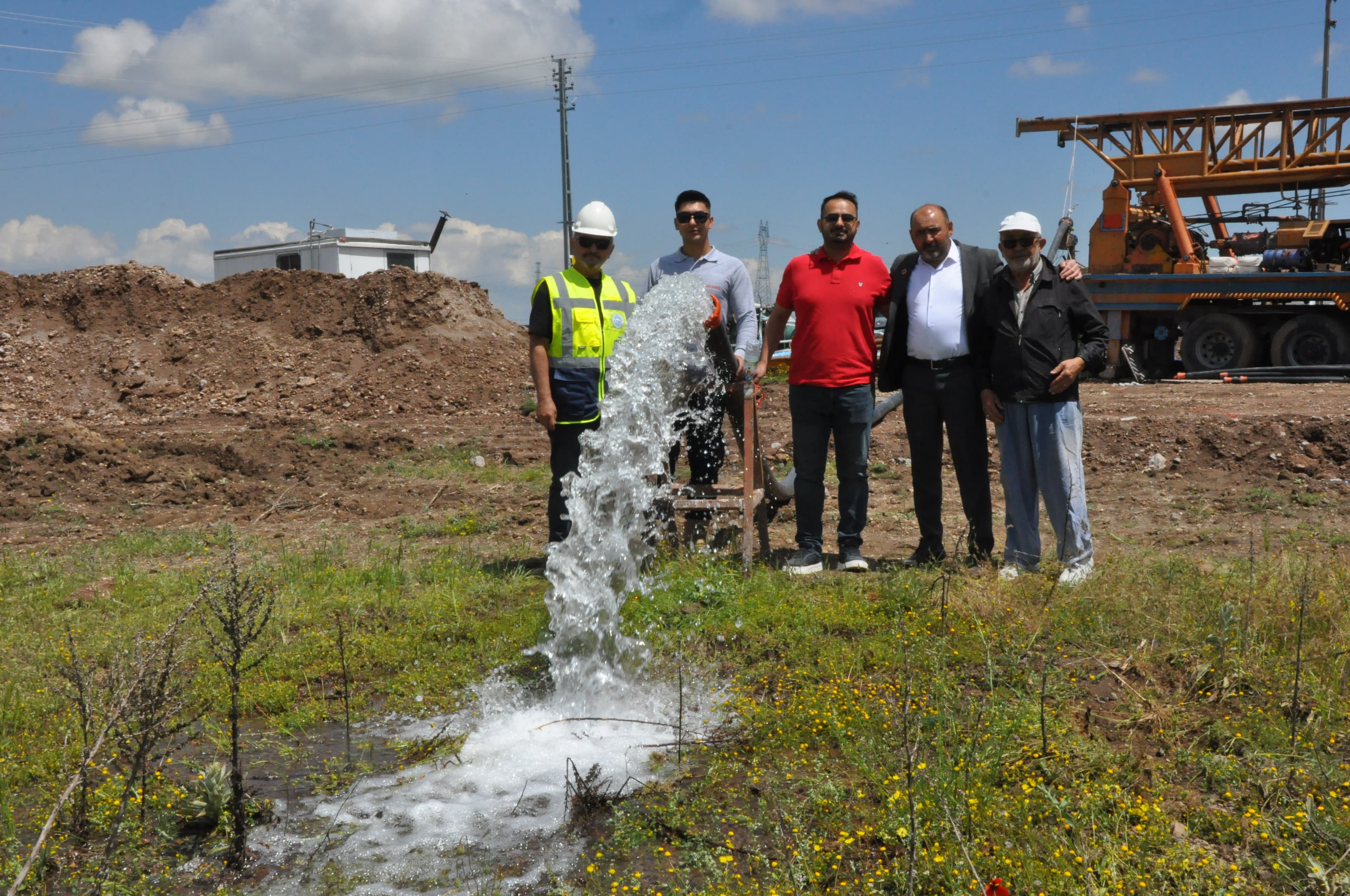 KASKİ, Talas Mengücek Mahallesi’ne içme suyu sondaj kuyusu açtı
